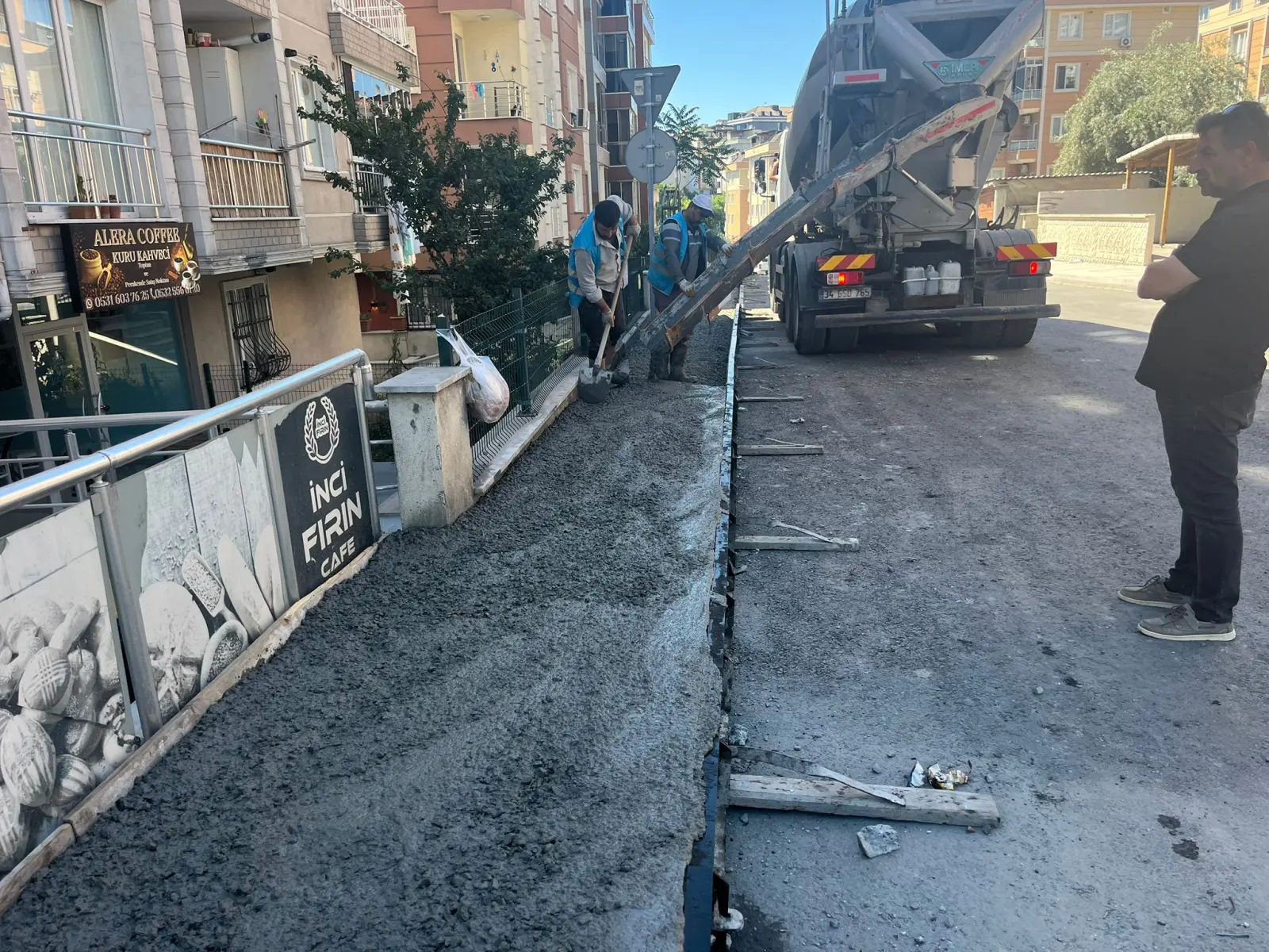 Beylikdüzü Belediyesi Fen İşleri Müdürlüğü Tarafından Bölge Geneli Beton Kaldırım Çevre Düzenlemesi ve Müteferrik Asfalt Yapım İşleri - 2